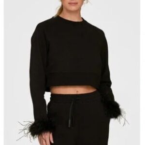 NWT Noli Shop Rada Feather Trim Crewneck Sweatshirt - Size Small